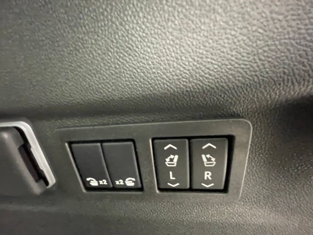 2026 GMC Yukon XL AT4 - Photo 8