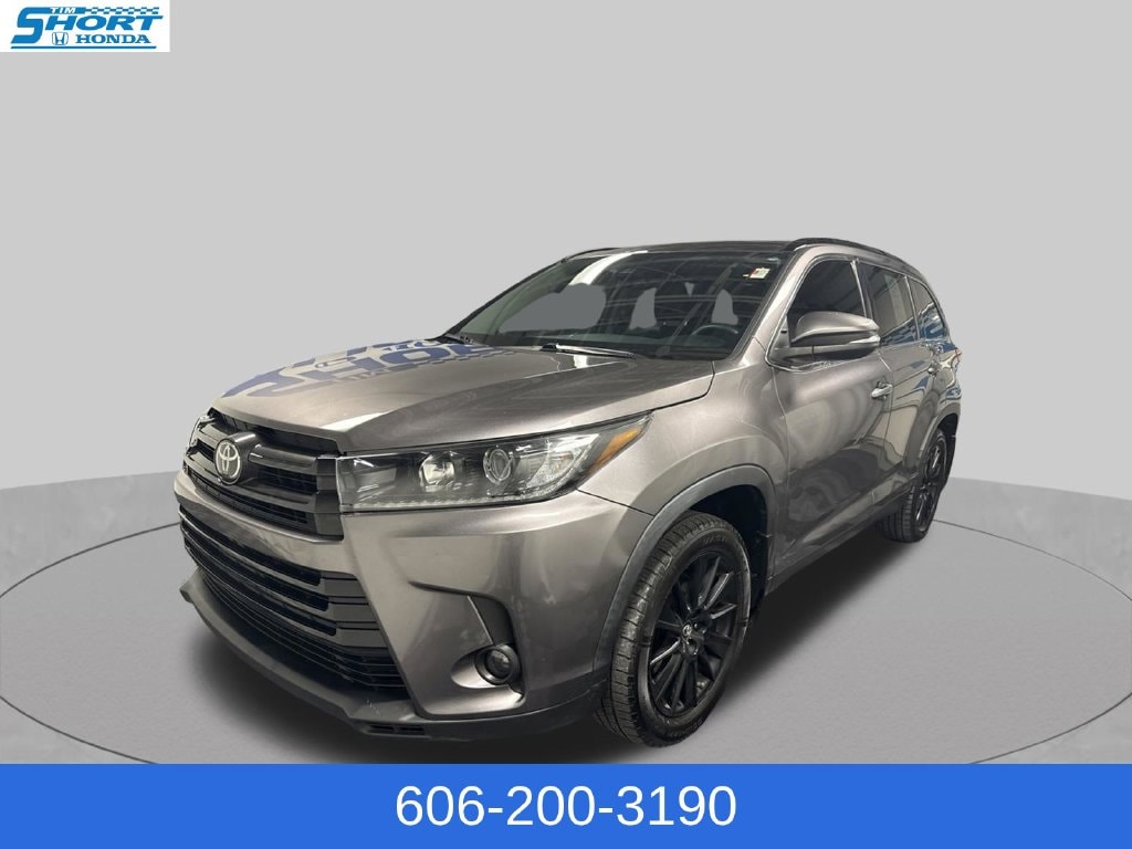 Used 2019 Toyota Highlander SE with VIN 5TDJZRFHXKS611472 for sale in Ivel, KY