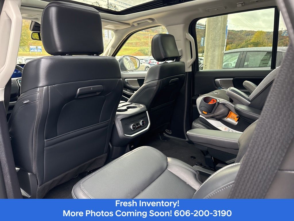 2025 Ford Expedition Platinum - Photo 11
