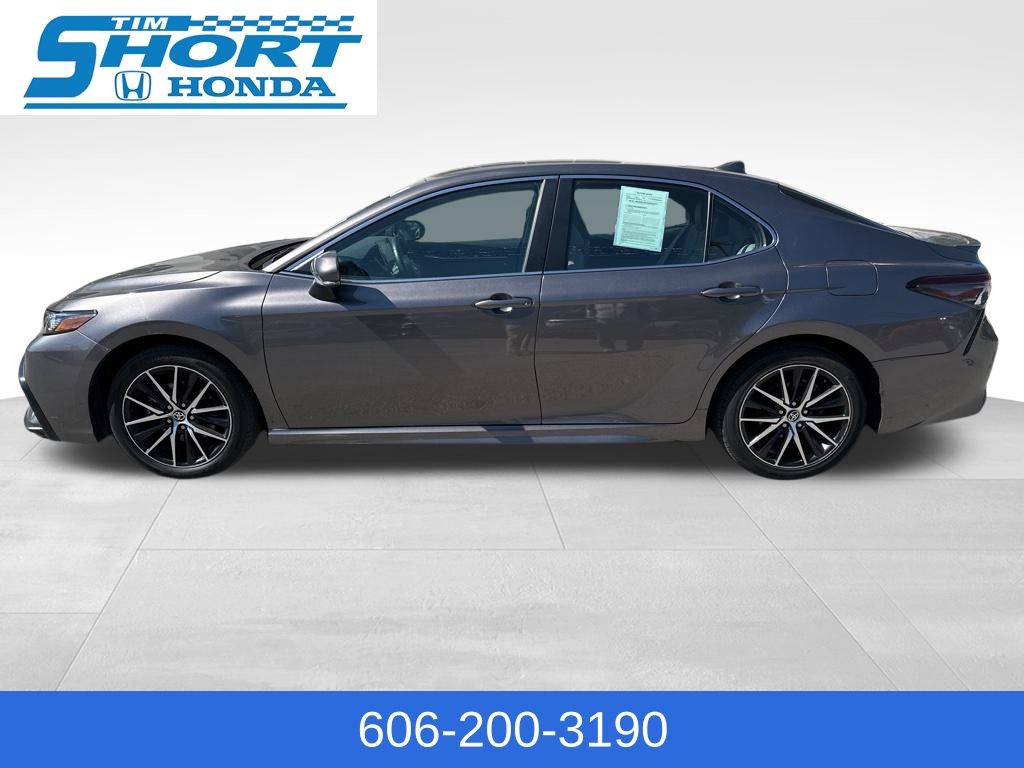 2024 Toyota Camry SE photo 3