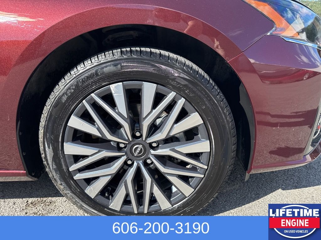 2025 Nissan Altima SV photo 4