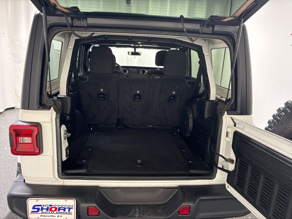 2020 Jeep Wrangler Unlimited Sahara - Photo 6