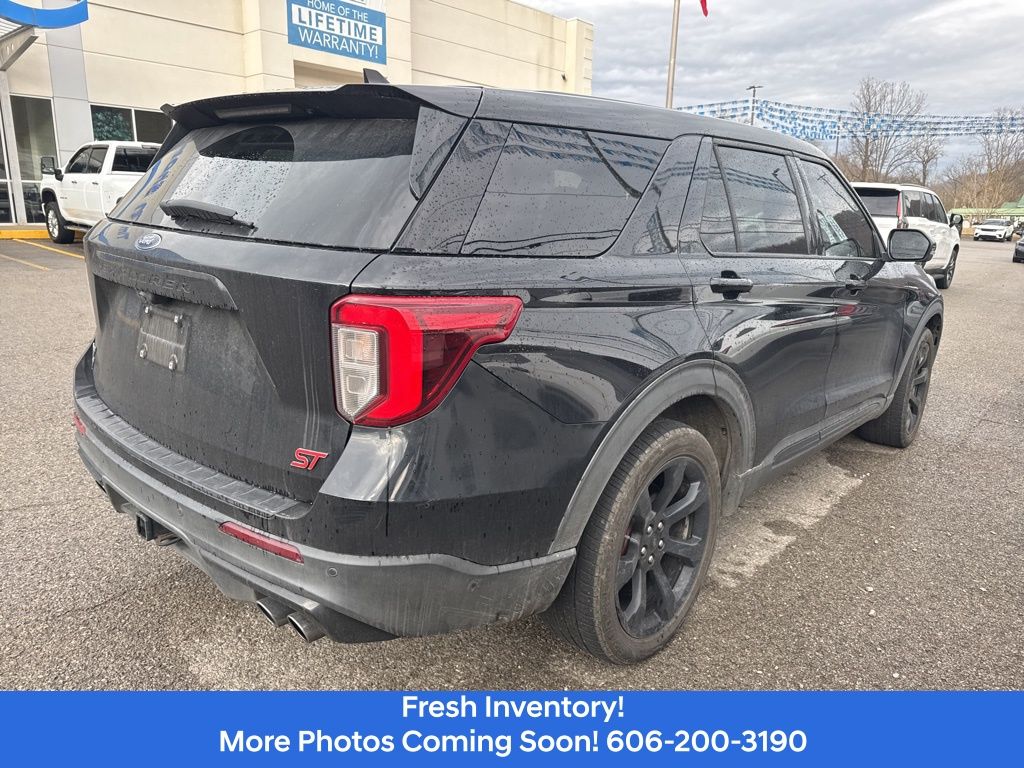 2021 Ford Explorer ST photo 4