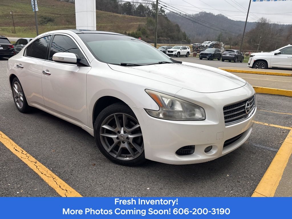2010 Nissan Maxima SV photo 3