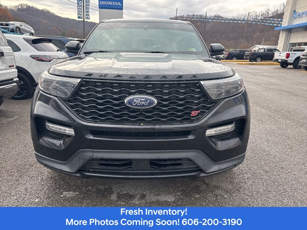 2021 Ford Explorer ST photo 2