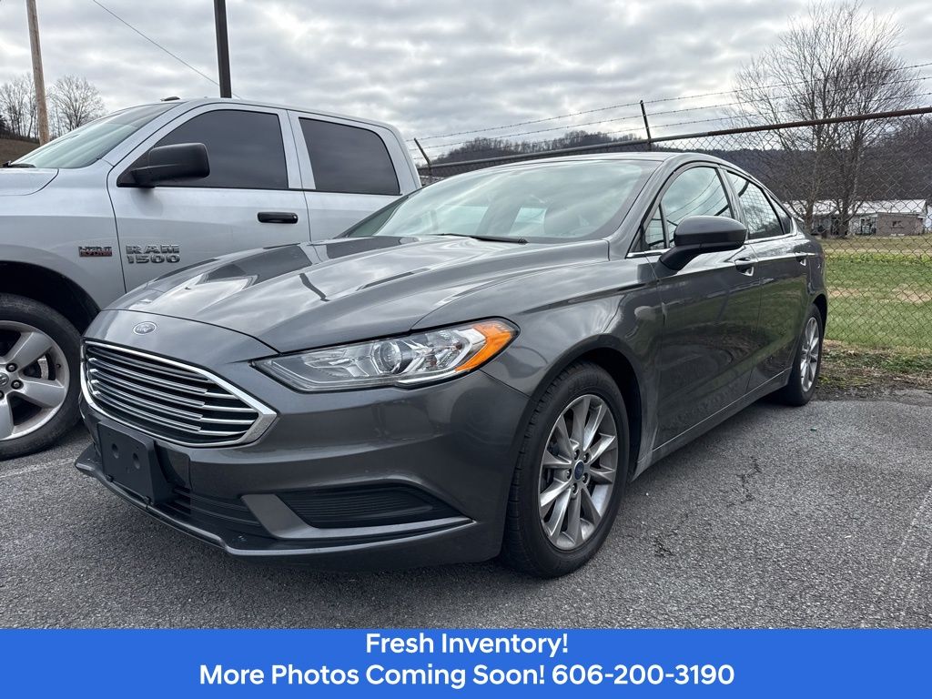 2017 Ford Fusion SE's photo