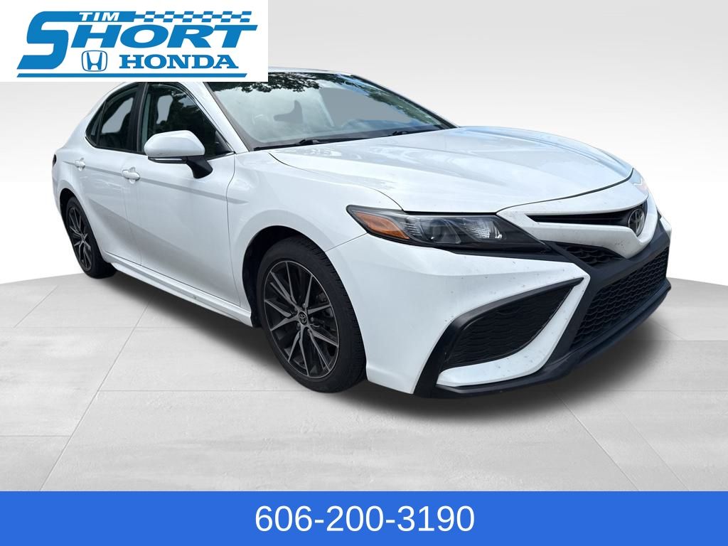 2023 Toyota Camry SE photo 3
