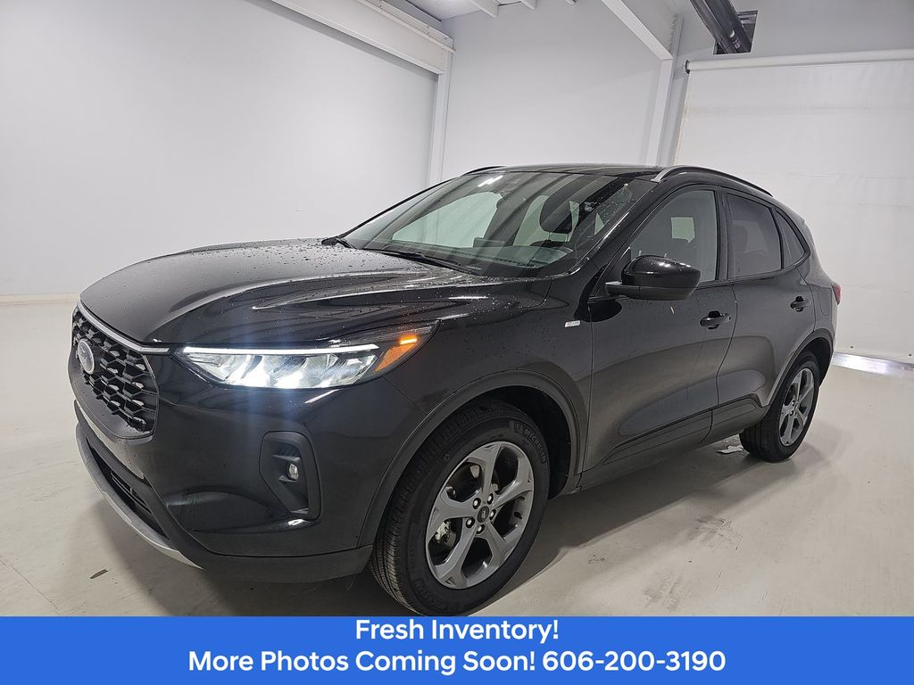 2025 Ford Escape ST-Line Select's photo
