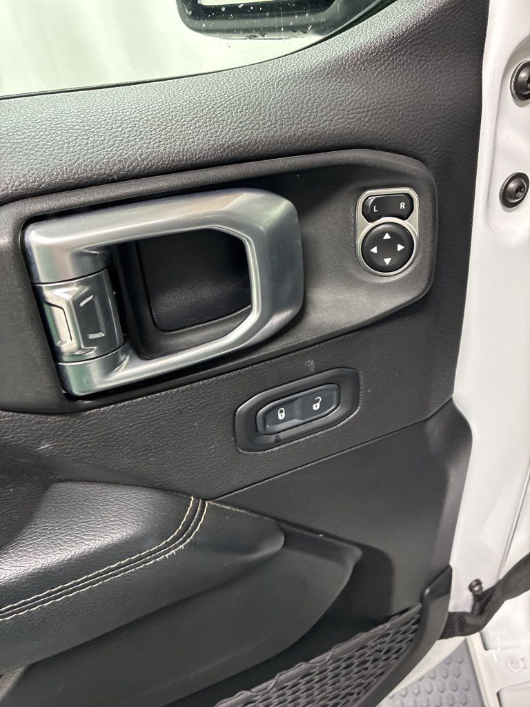 2020 Jeep Wrangler Unlimited Sahara - Photo 9