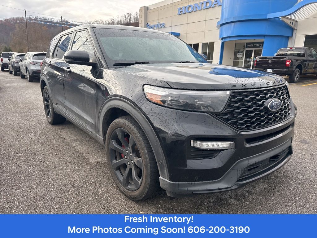 2021 Ford Explorer ST photo 3
