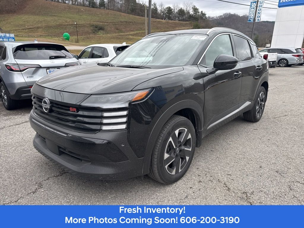 2025 Nissan Kicks SR AWD's photo