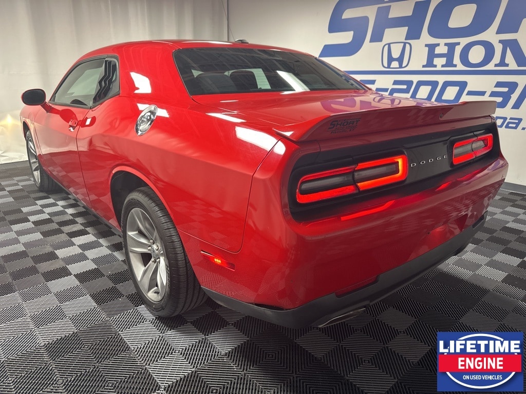 Used 2018 Dodge Challenger SXT with VIN 2C3CDZAG5JH123733 for sale in Ivel, KY