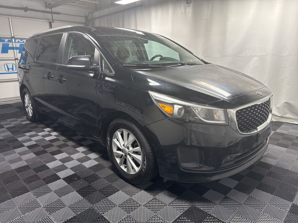 2015 Kia Sedona LX photo 3