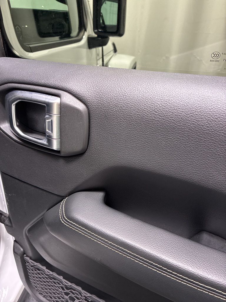 2020 Jeep Wrangler Unlimited Sahara - Photo 22