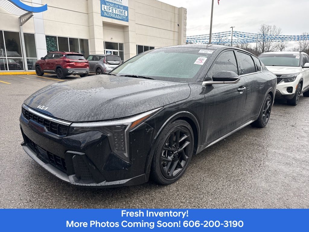 2025 Kia K4 GT-Line Turbo photo 2