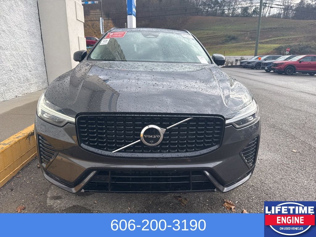 2025 Volvo XC60 B5 Plus photo 2