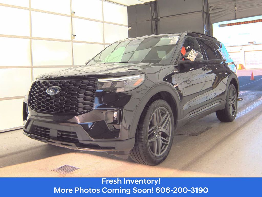 2025 Ford Explorer ST-LINE's photo