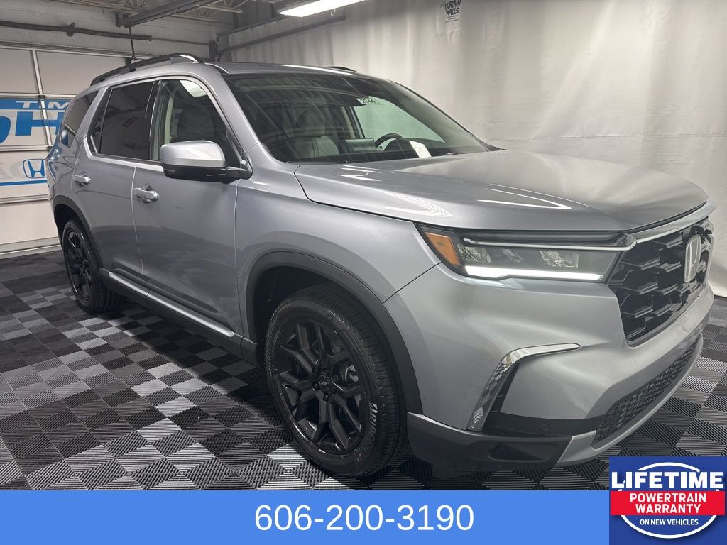 2025 Honda Pilot Touring photo 3