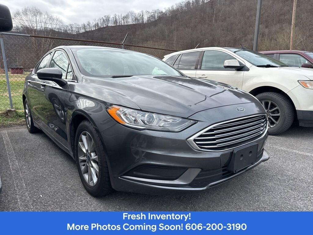 Used 2017 Ford Fusion SE Sedan