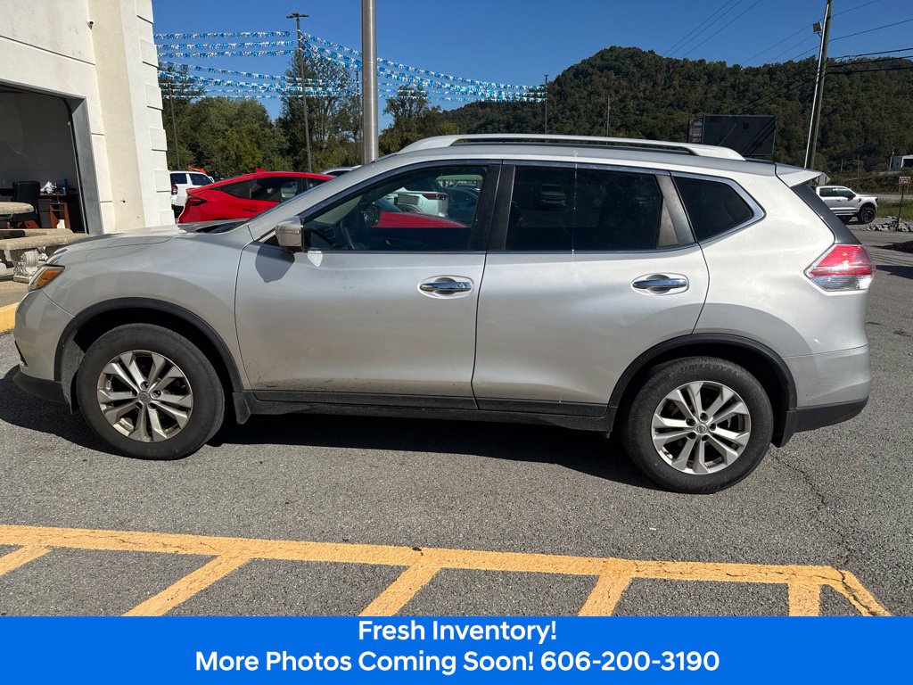 Used 2014 Nissan Rogue SV with VIN 5N1AT2MV5EC779457 for sale in Ivel, KY
