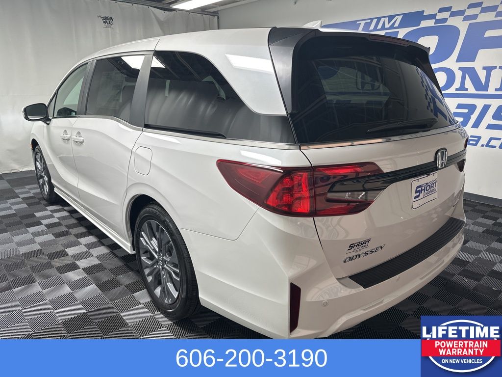 2026 Honda Odyssey Touring photo 2