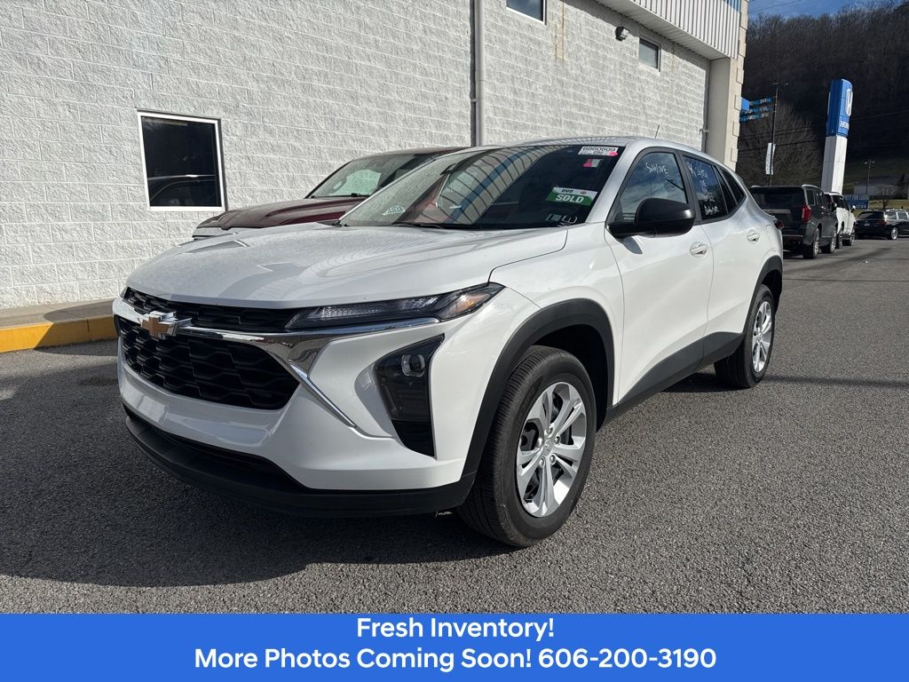 2025 Chevrolet Trax LS's photo