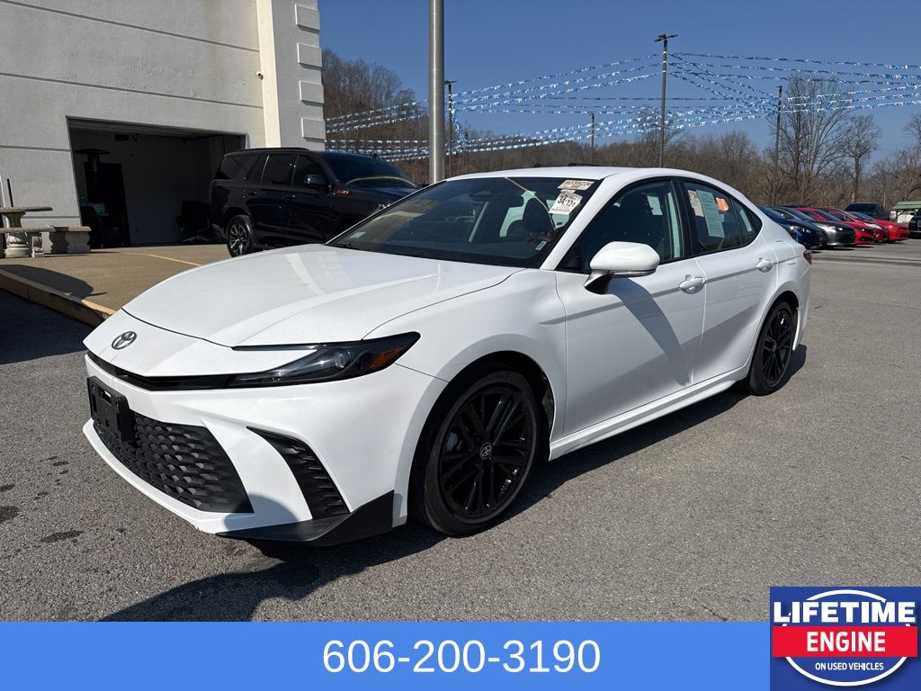 2025 Toyota Camry SE