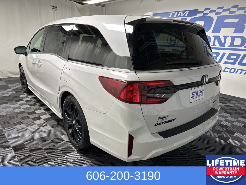 2026 Honda Odyssey photo 2