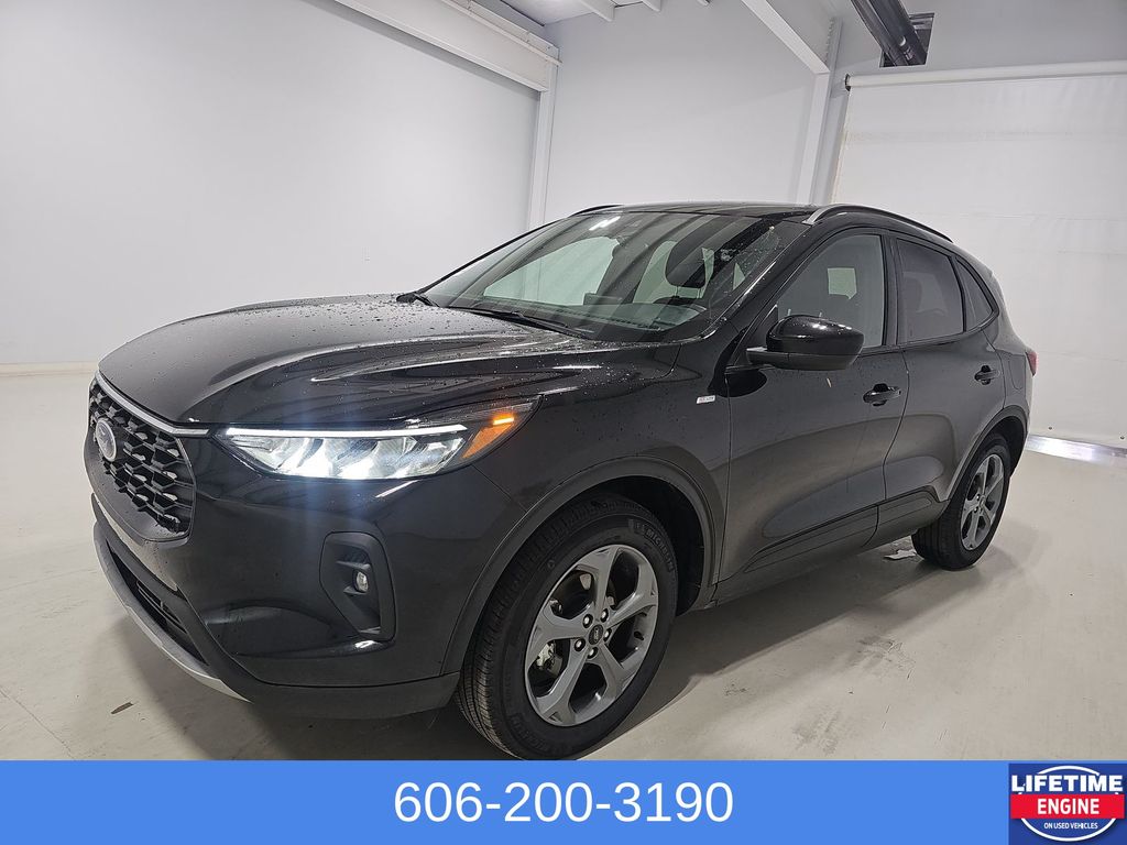 2025 Ford Escape ST-Line Select's photo