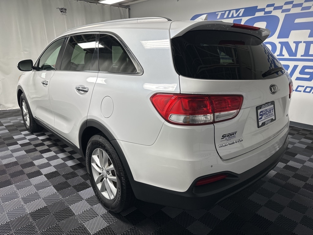 Used 2016 Kia Sorento LX with VIN 5XYPGDA51GG027868 for sale in Ivel, KY