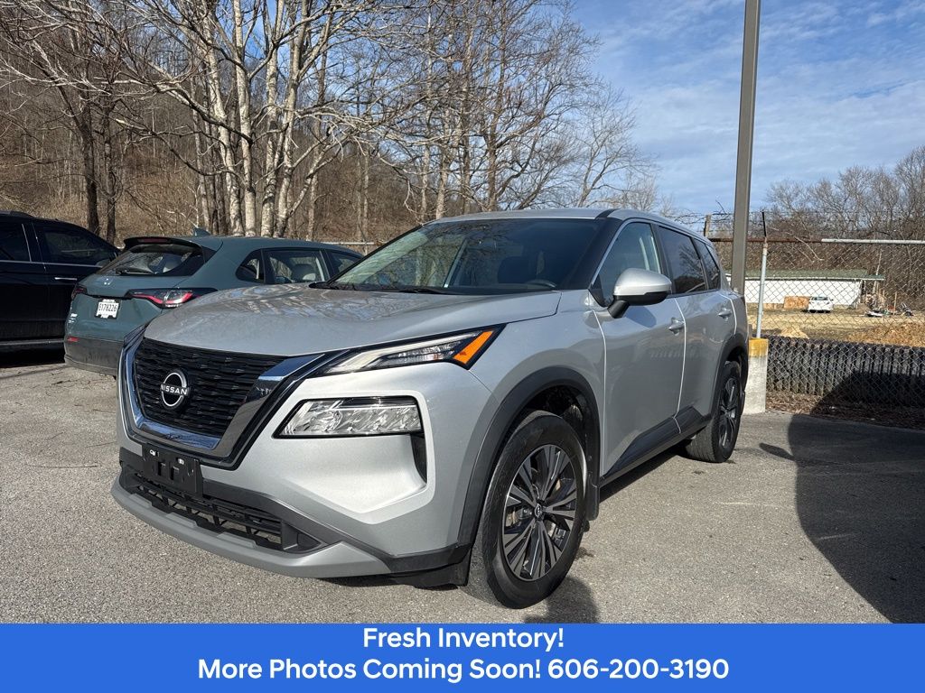 2022 Nissan Rogue SV's photo