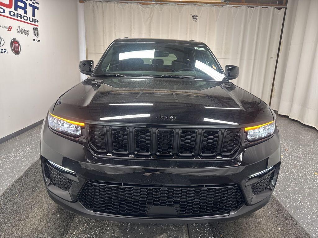 New 2025 Jeep Grand Cherokee Limited 4x4 SUV