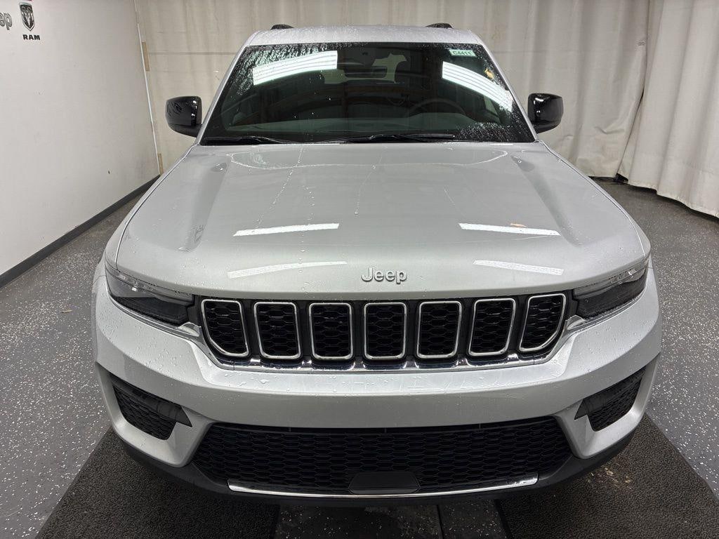 New 2026 Jeep Grand Cherokee Laredo 4x4 SUV