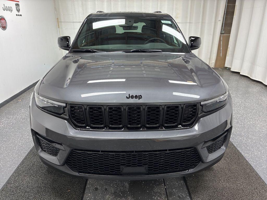 New 2025 Jeep Grand Cherokee Limited 4x4 SUV