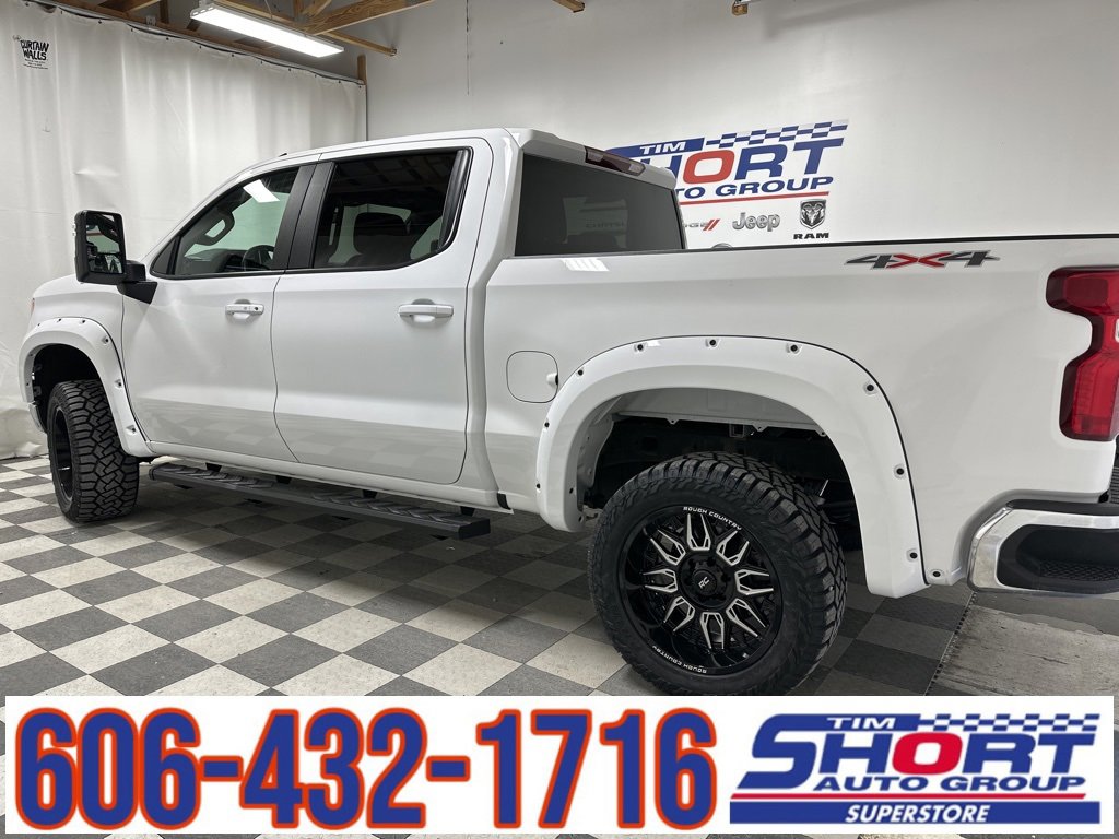 Used 2023 Chevrolet Silverado 1500 LT with VIN 1GCUDDE80PZ256639 for sale in Pikeville, KY