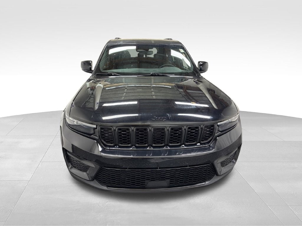 Used 2023 Jeep Grand Cherokee Laredo SUV