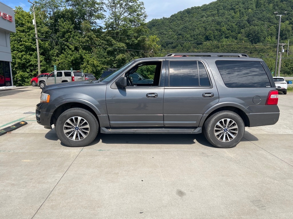 Used 2015 Ford Expedition XLT with VIN 1FMJU1JT2FEF17671 for sale in Pikeville, KY