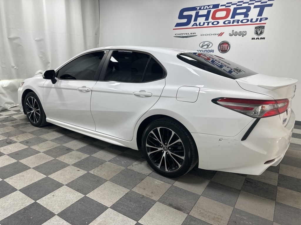 Used 2018 Toyota Camry SE with VIN 4T1B11HK3JU019729 for sale in Pikeville, KY