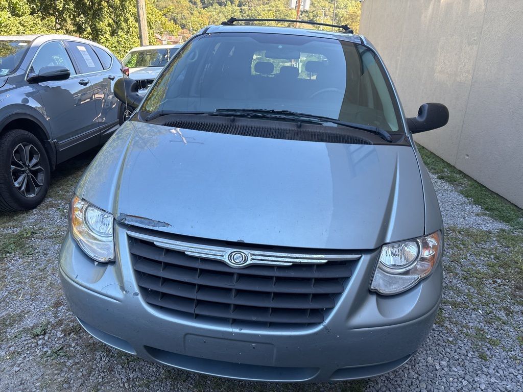 Used 2005 Chrysler Town & Country Touring with VIN 2C4GP54L15R515162 for sale in Pikeville, KY