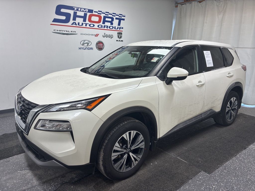 2023 Nissan Rogue SV's photo