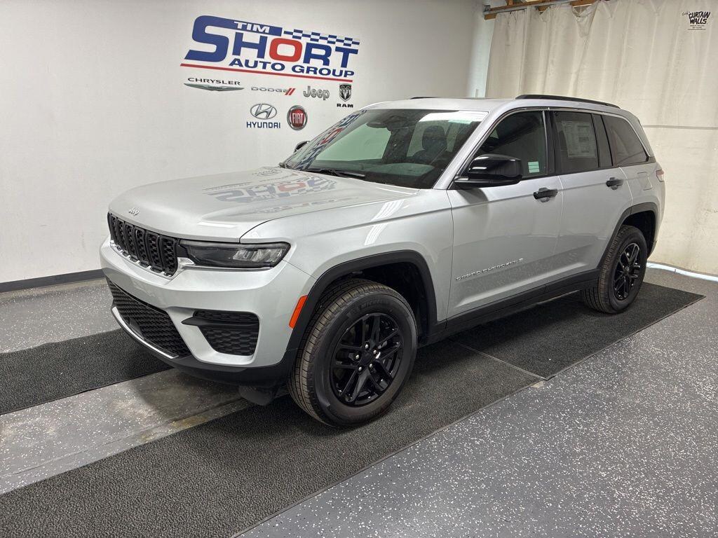 New 2026 Jeep Grand Cherokee Altitude 4x4 SUV