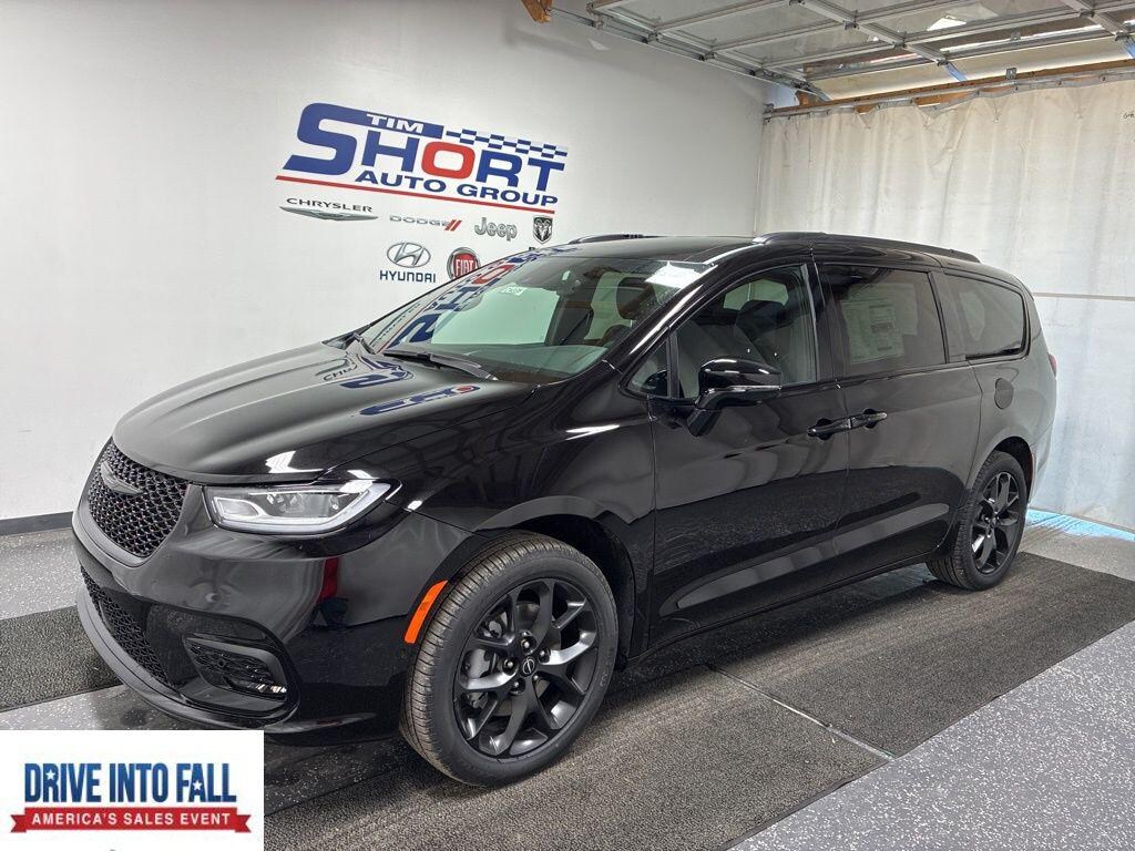 New 2026 Chrysler Pacifica Select AWD Van Passenger Van