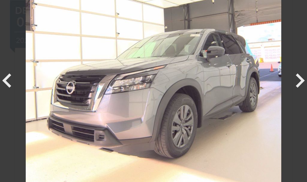 2024 Nissan Pathfinder S's photo