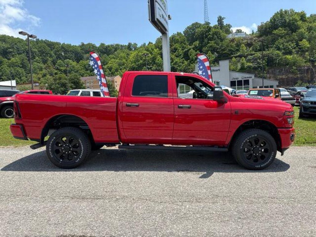 New 2026 Ram 2500 Black Express Crew Cab 4x4 64 Box Truck Crew Cab