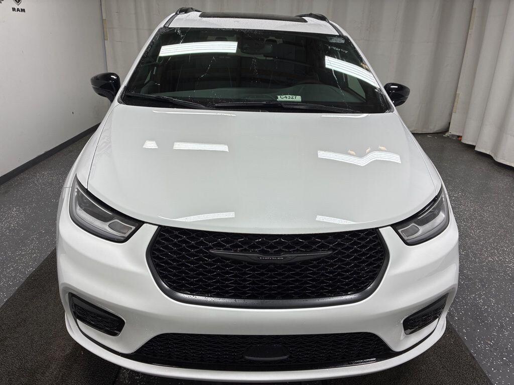 New 2026 Chrysler Pacifica Limited AWD Van Passenger Van