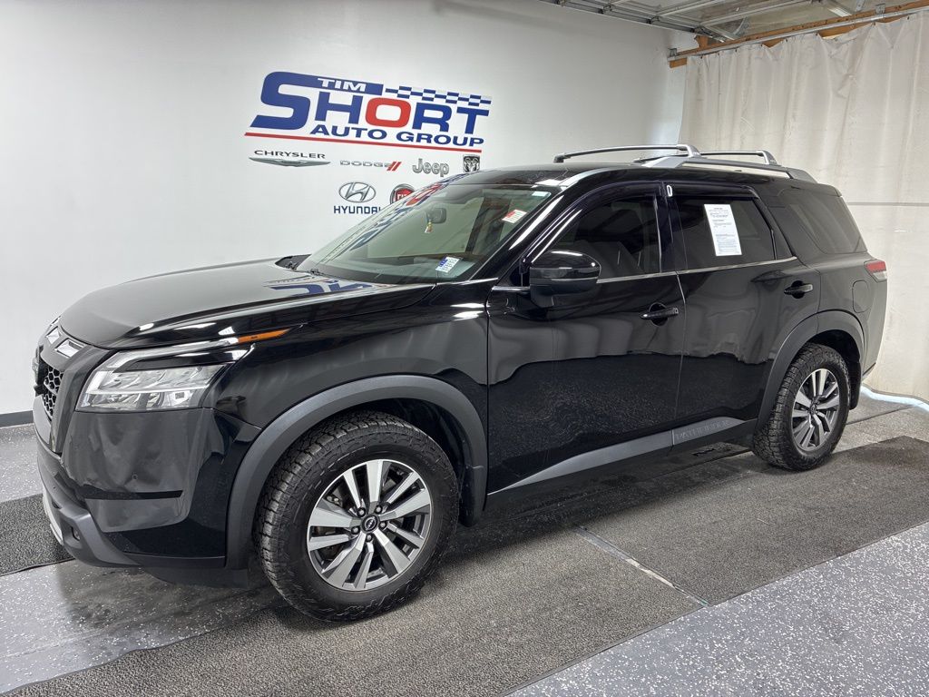 2022 Nissan Pathfinder SL's photo