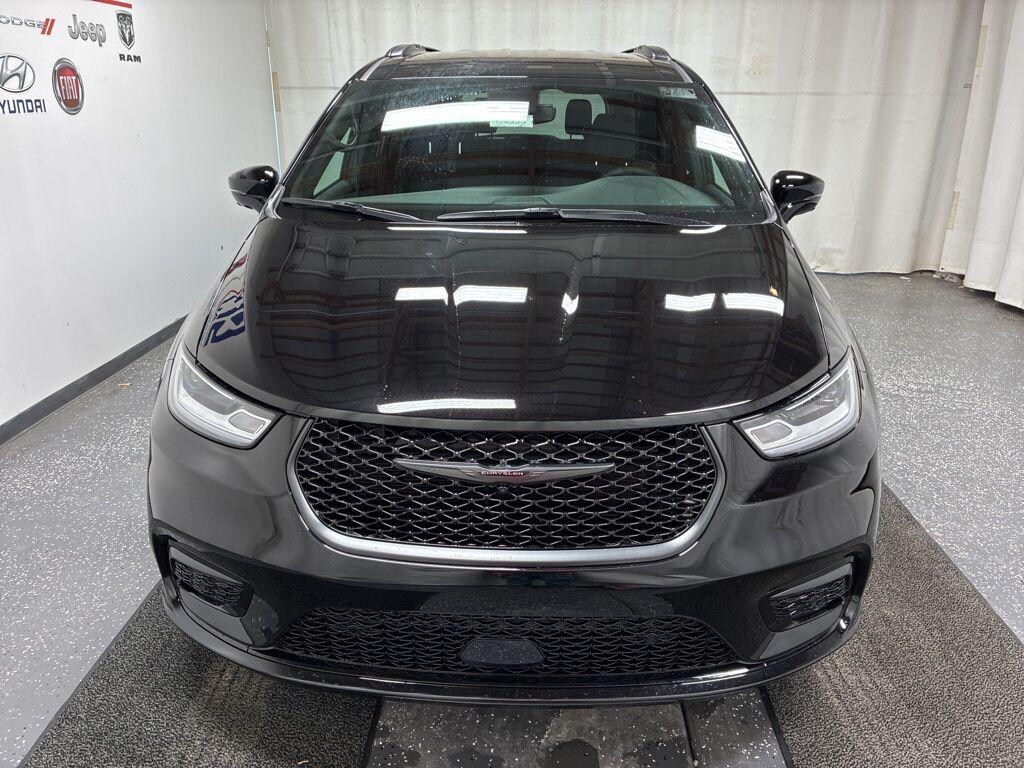 New 2026 Chrysler Pacifica Select AWD Van Passenger Van