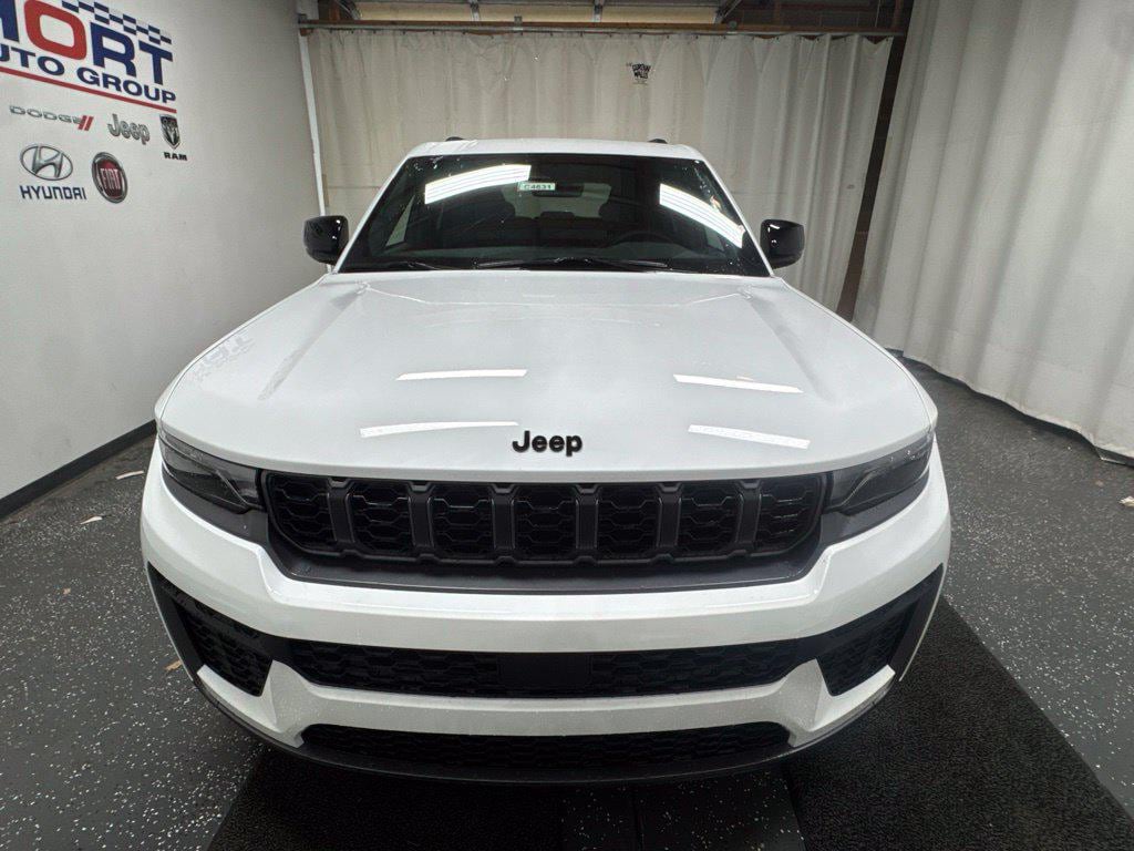 New 2027 Jeep Grand Cherokee Laredo Altitude SUV