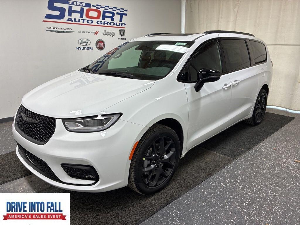 New 2026 Chrysler Pacifica Limited AWD Van Passenger Van
