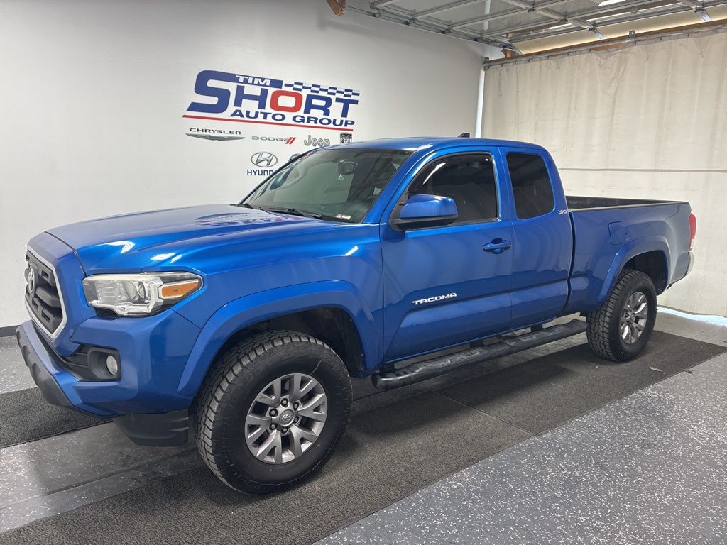 2017 Toyota Tacoma SR5's photo